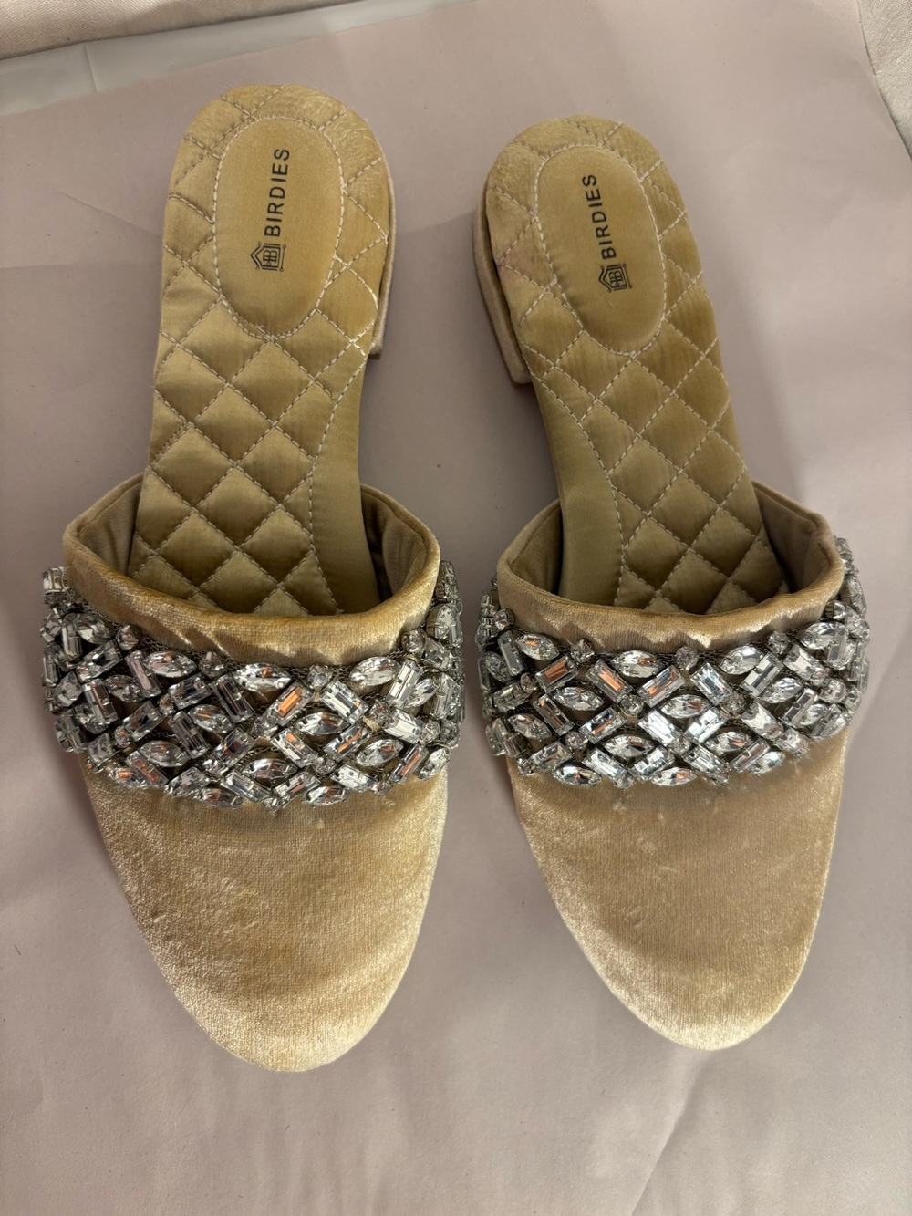 Birdies the songbird
Velvet wedding snow size 8